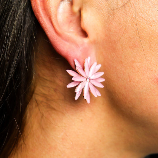 Nymph Aurora: Vintage Glass Flowers Earrings - Soft Pink