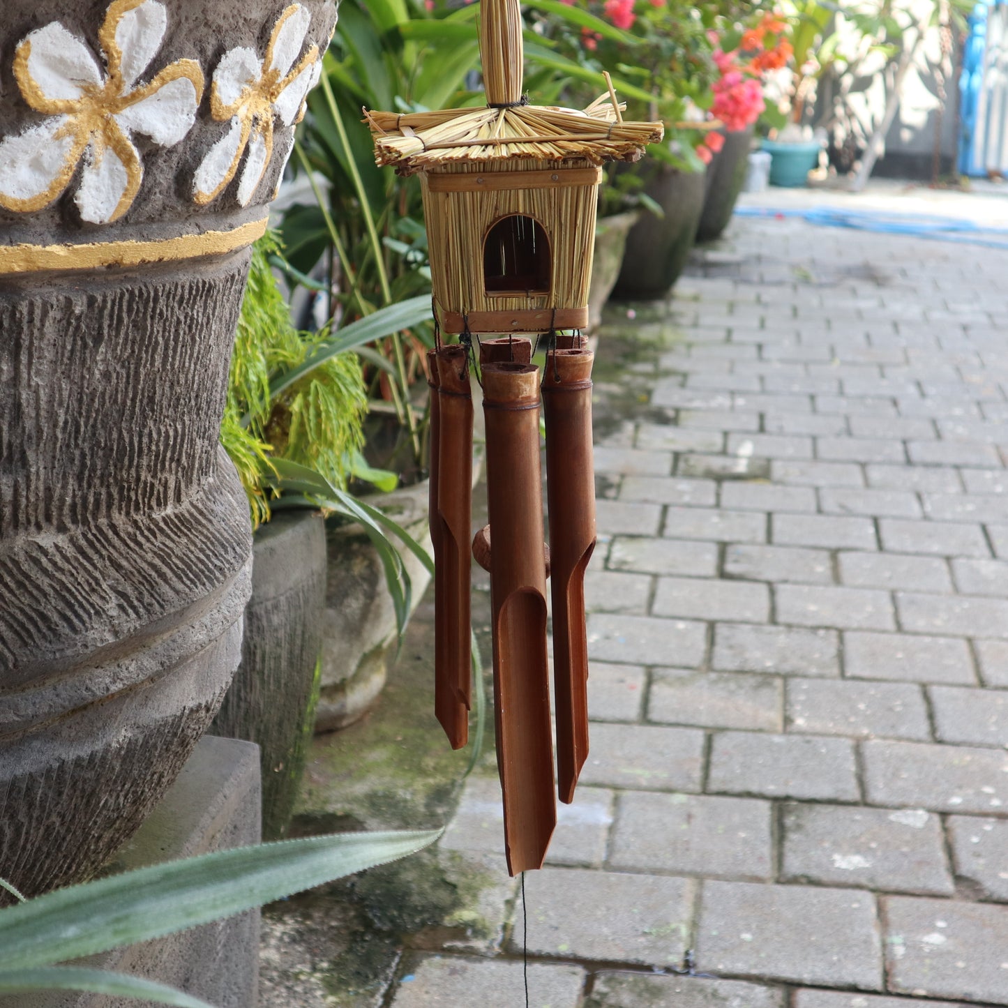 Square Seagrass Garden Bird Box with Chimes