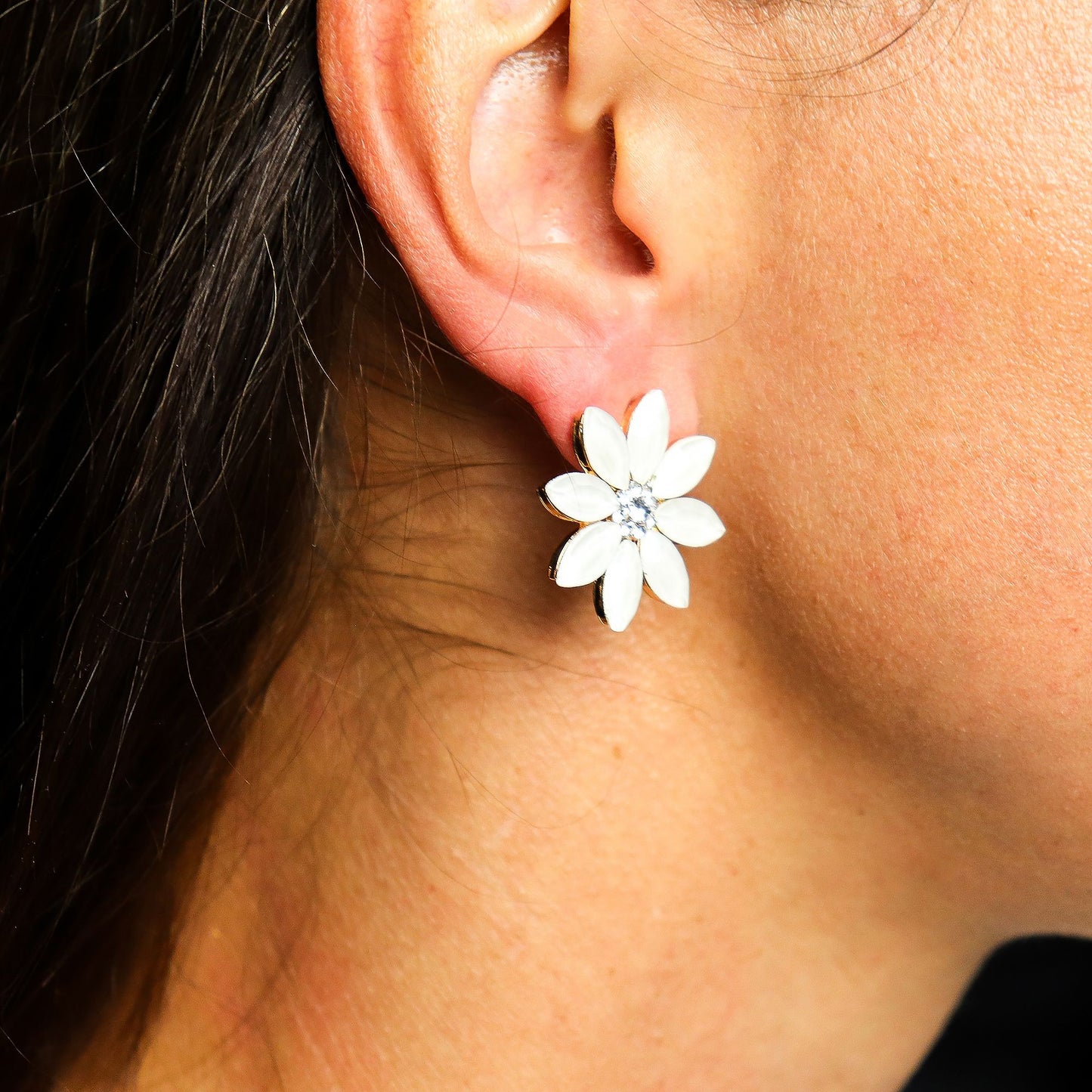 Nymph Aurora: Vintage Glass Flowers Earrings - Pearl